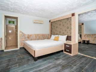 APERION BEACH HOTEL