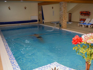 Pensiunea Dracula ( Capataneni)