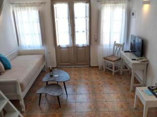 En Plo Boutique Suites (Oia Santorini)