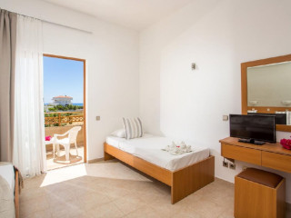 Ledras Beach - Gennadi 