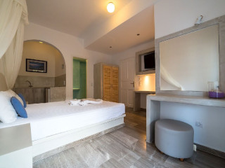 Argiris Studios (Kamari - Santorini)