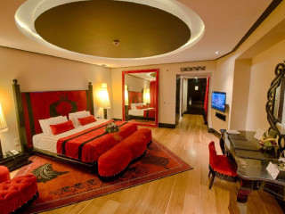 SELECTUM LUXURY RESORT 