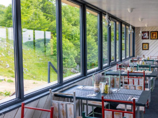 Ursa Mica Glamping Resort (Sirnea)..