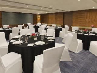 Doubletree by Hilton Al Barsha