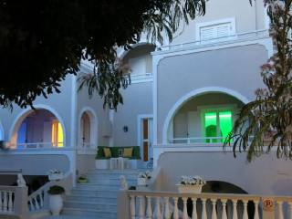 Argiris Studios (Kamari - Santorini)