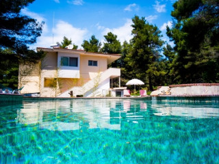 Dryades Hotel