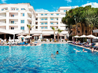 Fafa Premium Hotel (Golem)
