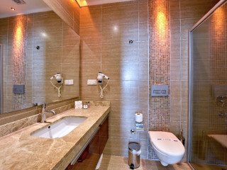 Green Garden Residence Suites