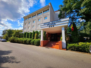 Royal Plaza by TimHotels