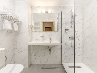 . Corp Caciulata - Complex Balnear Cozia