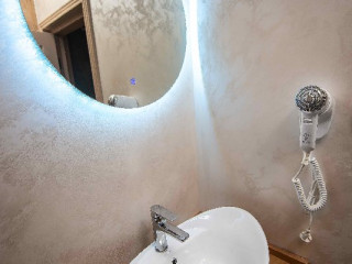 CAMERE DE INCHIRIAT THAYA.