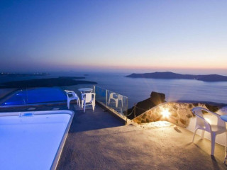 Pearl on the Cliff (Imerovigli - Santorini)