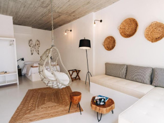 Mesanto Luxury Suites (Megalochori Santorini)