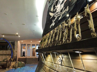 PIRATES RESORT