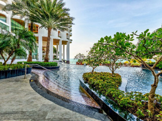 Royal Cliff Beach (R)