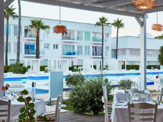 SO WHITE CLUB RESORT 