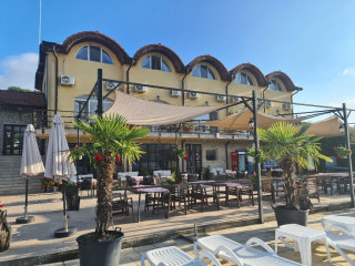 PENSIUNEA MAI DANUBE
