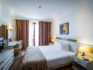 HELENA SANDS - Oferta speciala