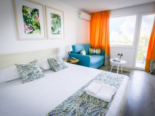 COMPLEX SPRING HOLIDAY