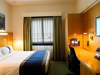 HOLIDAY INN EXPRESS DUBAI AIRPORT