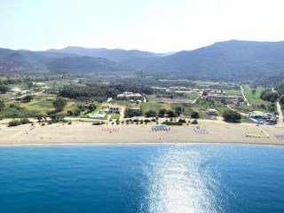 Perdika Resort (Karavostasi)