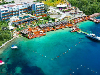Mare Deluxe Residences Villas