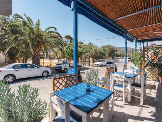 Parthenon Studio Apartments, Anaxos