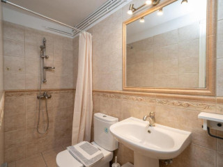 Lorenzo House Apartments 