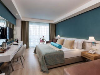 LA GRANDE RESORT HOTEL.