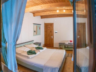 PENSIUNEA VANATORUL..