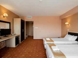 Hotel Oxford Inn Suites..