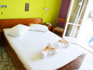 Montes Studios and Apartments (Alykes)