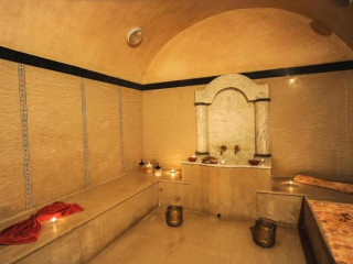 Riad Ennakhil Hotel and Spa