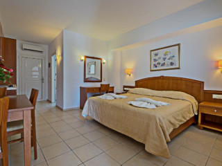 Delfina Art Resort (C)