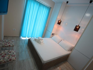 VILA E BARDHE (SARANDE)