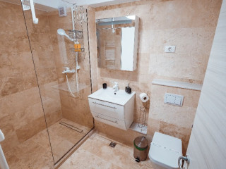 WAVE 3 PROMENADA APARTMENTS.