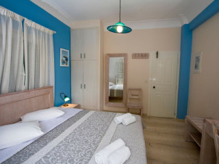Andreas Hotel (Kamari Santorini)