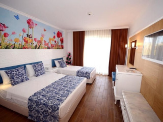 MAISONETTE 25M FROM THE SEA