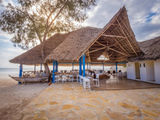 KIWENWGA BEACH RESORT (H)