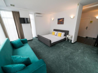 AVENUE PALM EFORIE NORD.