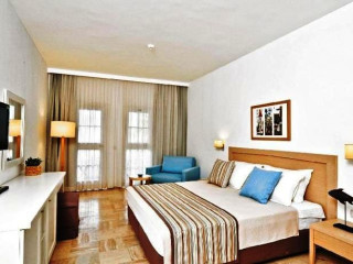 IZER BEACH CLUB HOTEL (Torba)