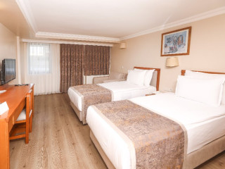 MIRAMARE QUEEN HOTEL.