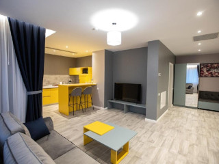 Omnia Apartments 