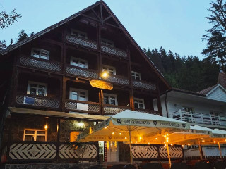 PENSIUNEA VANATORUL.