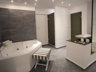 Kapahi Sea View Hotel Apartments