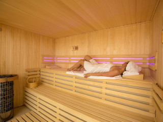 . Pestera Wellnes and Spa (Parcul Natural Bucegi - Cota 1610m)