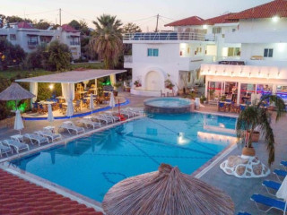 Tinas Plus Hotel 