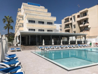 R2 VERONICA BEACH HOTEL