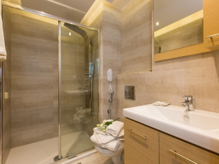 Eltina Hotel  (K)