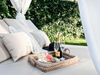 ROSE GARDENS HOLIDAY VILLAGE